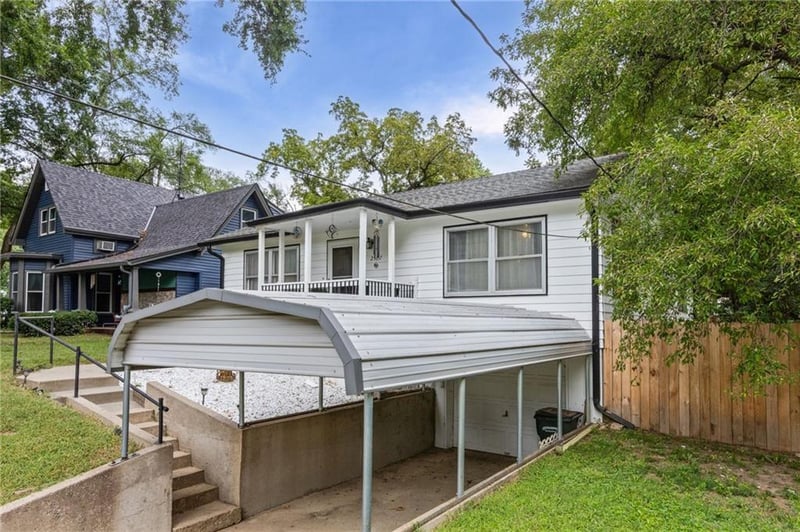 2507 Maple Ave, Leavenworth, KS 66048