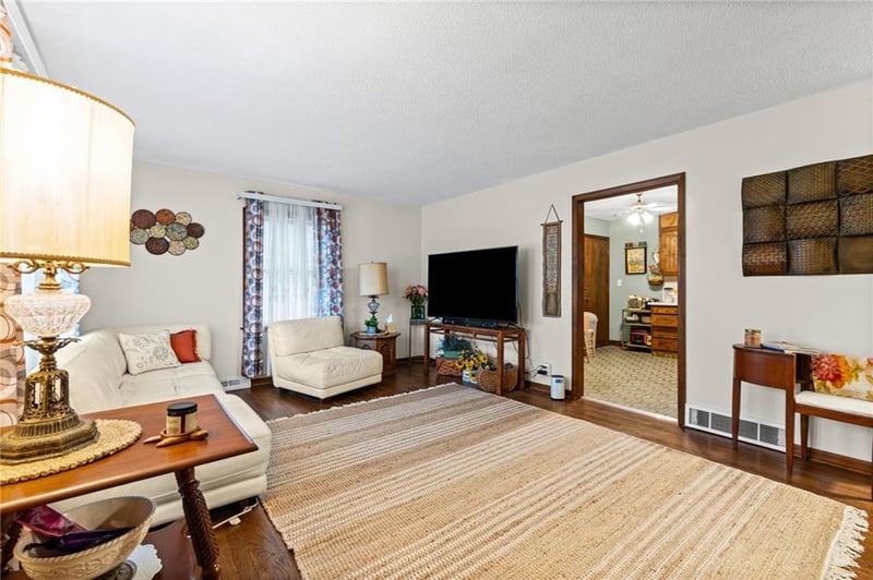 2507 Maple Ave, Leavenworth, KS 66048