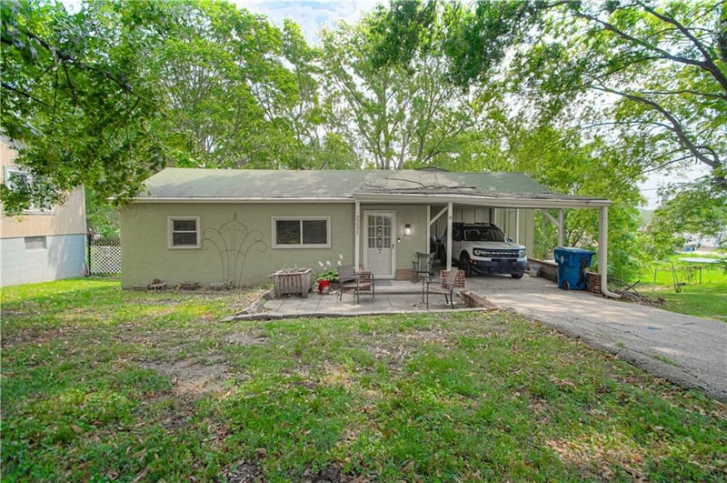 2231 North River Blvd, Sugar Creek, MO 64050