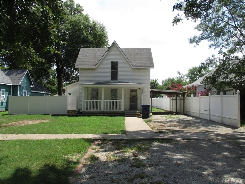 530 Pennsylvania Ave, Columbus, KS 66725