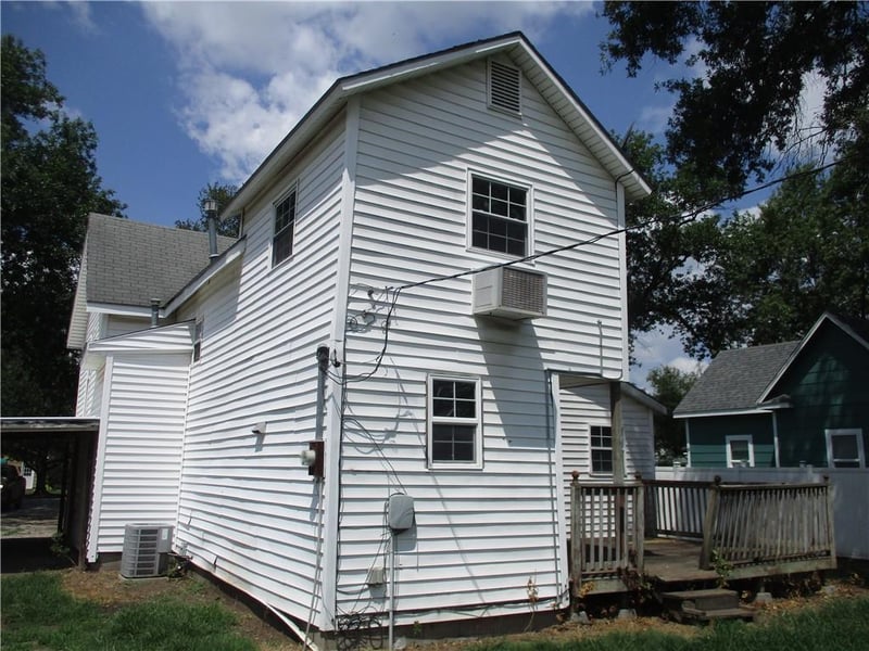 530 Pennsylvania Ave, Columbus, KS 66725