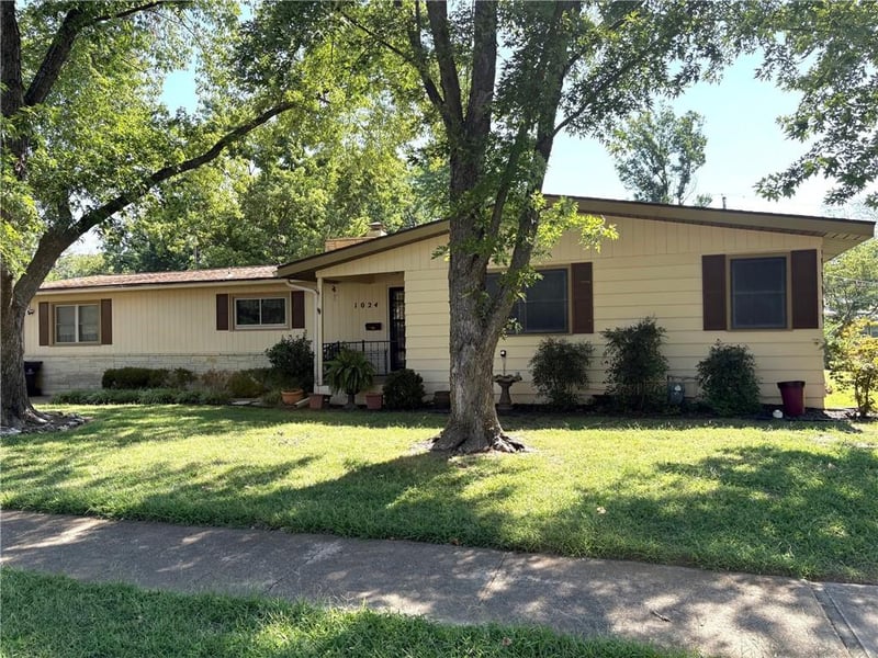 1024 N 17th Pl, Independence, KS 67301