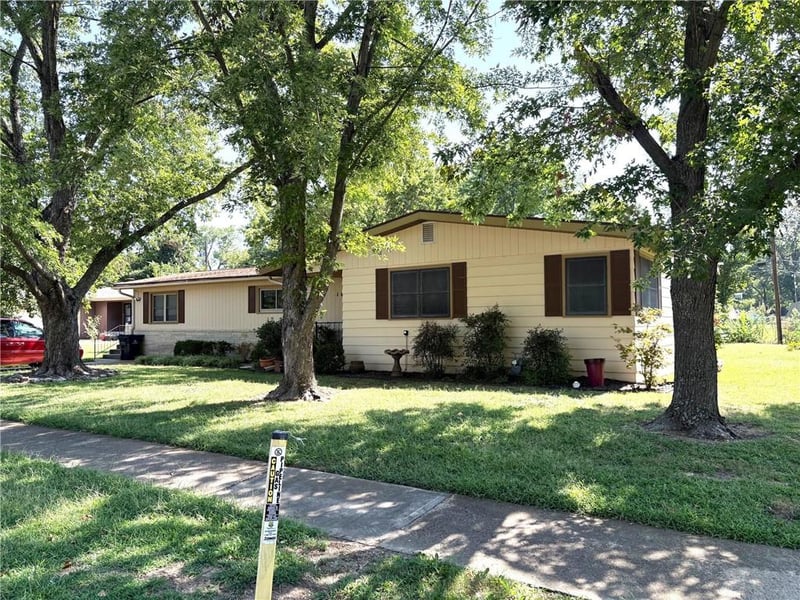 1024 N 17th Pl, Independence, KS 67301