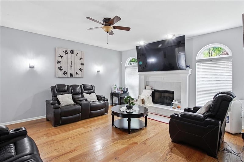 9414 Swarner Dr, Lenexa, KS 66215