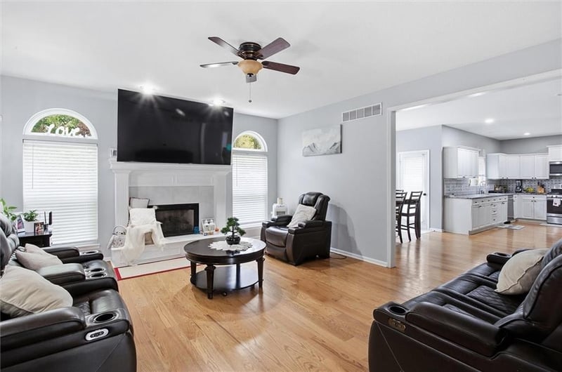 9414 Swarner Dr, Lenexa, KS 66215