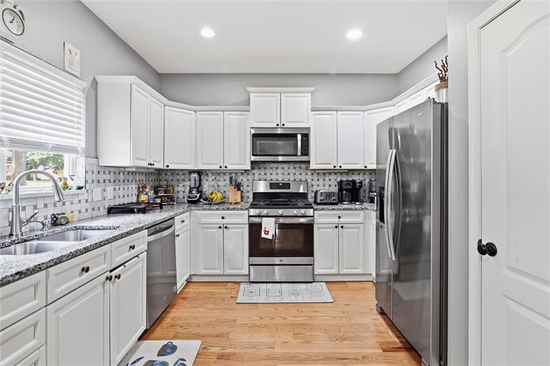 9414 Swarner Dr, Lenexa, KS 66215