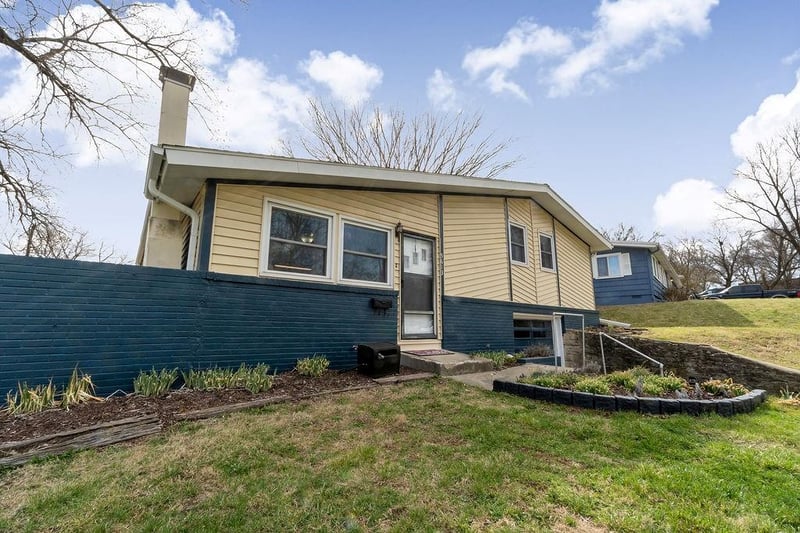 5613 Euclid Ave, Gladstone, MO 64118