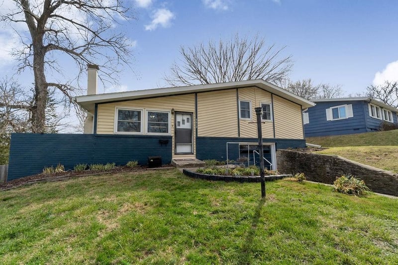 5613 Euclid Ave, Gladstone, MO 64118