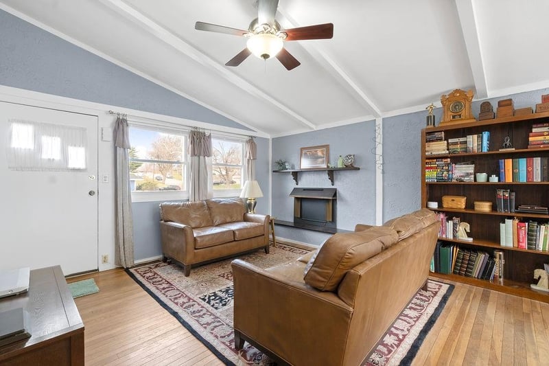 5613 Euclid Ave, Gladstone, MO 64118