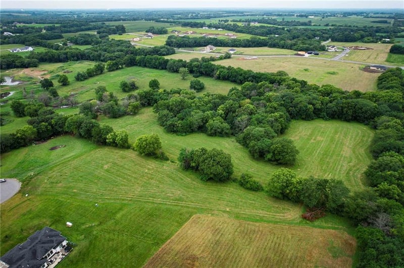 31000 Pollard Pl, Lone Jack, MO 64086