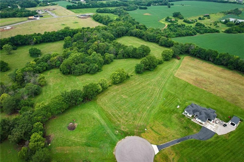 31000 Pollard Pl, Lone Jack, MO 64086