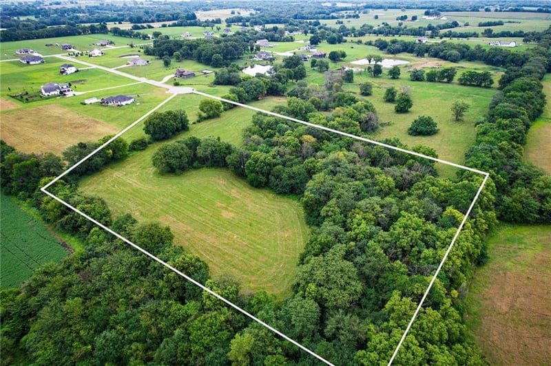 31000 Pollard Pl, Lone Jack, MO 64086