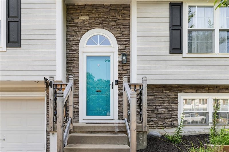 1508 Nicholas Dr, Grain Valley, MO 64029