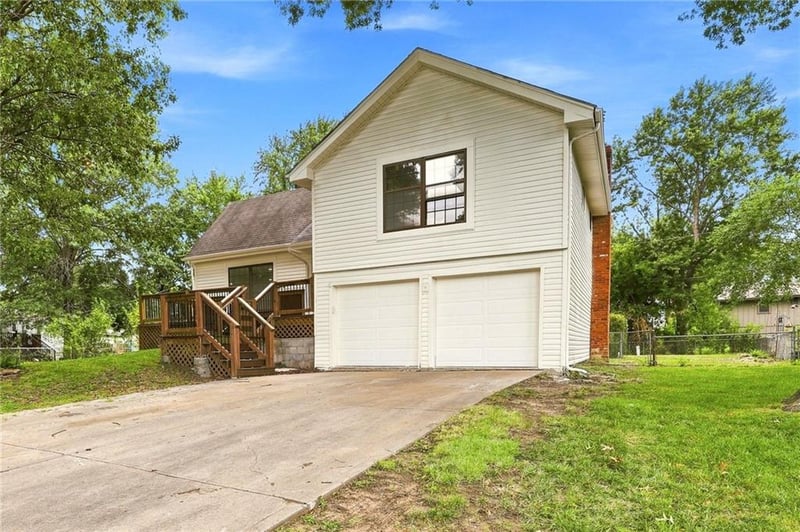 1517 Scarborough St, Olathe, KS 66062