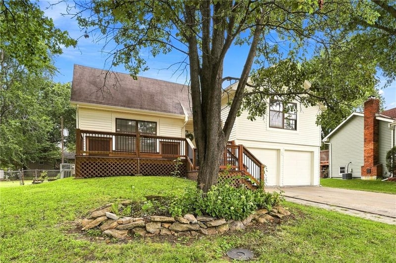 1517 Scarborough St, Olathe, KS 66062