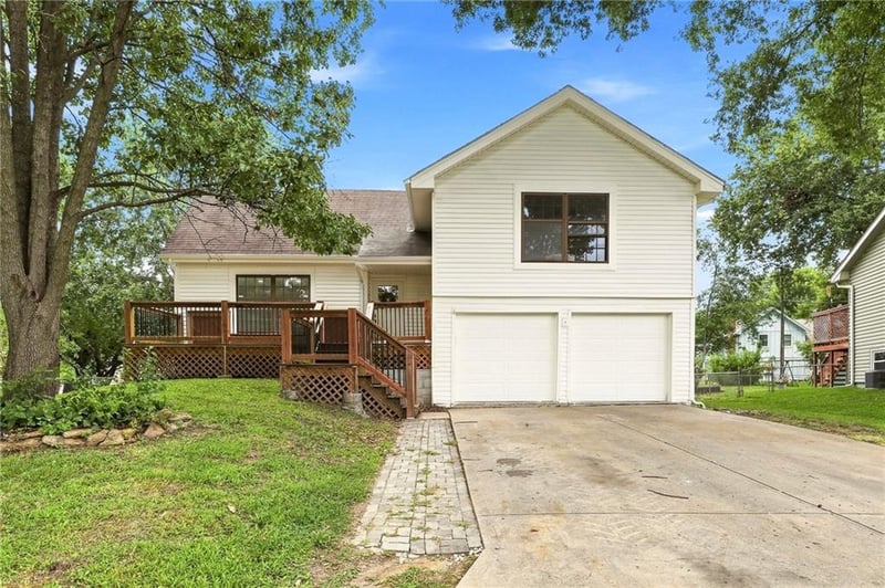 1517 Scarborough St, Olathe, KS 66062