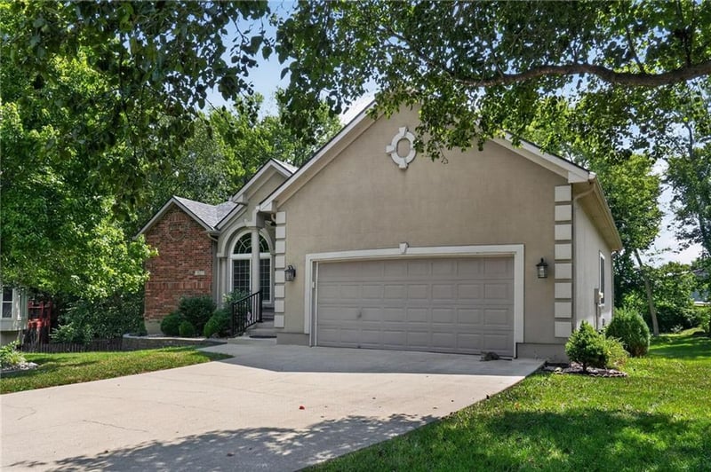 1827 Jones Ct, Independence, MO 64057