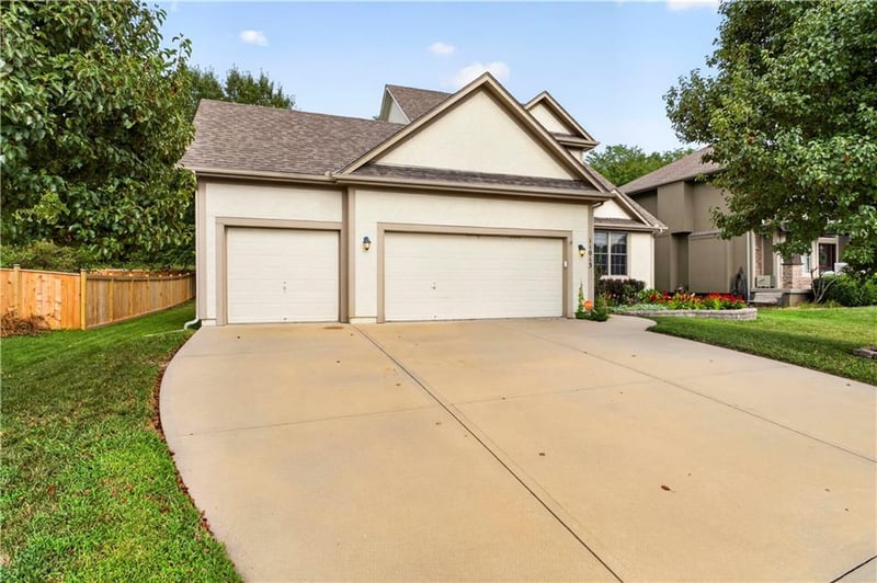 11013 Northridge Dr, Kansas City, KS 66109