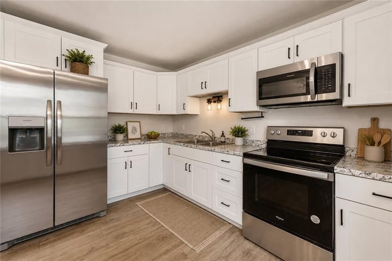 6302 E 152nd St, Grandview, MO 64030