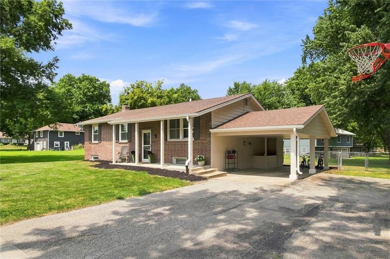 202 South St, Lathrop, MO 64465