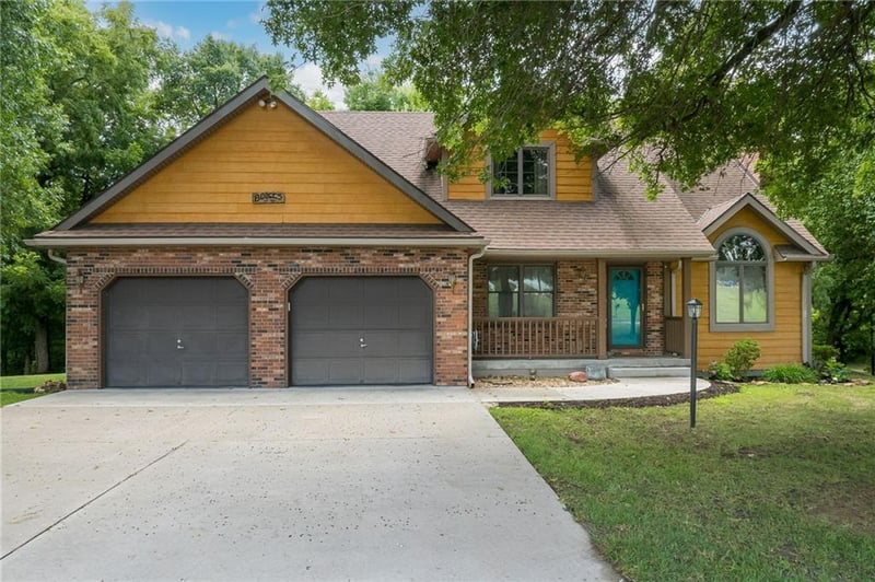 4 Lakes Dr, Agency, MO 64401