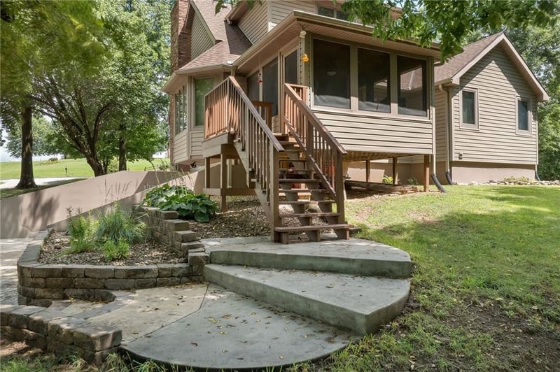 4 Lakes Dr, Agency, MO 64401