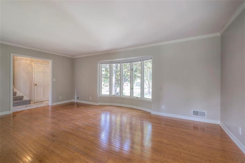 10713 98th St, Overland Park, KS 66214