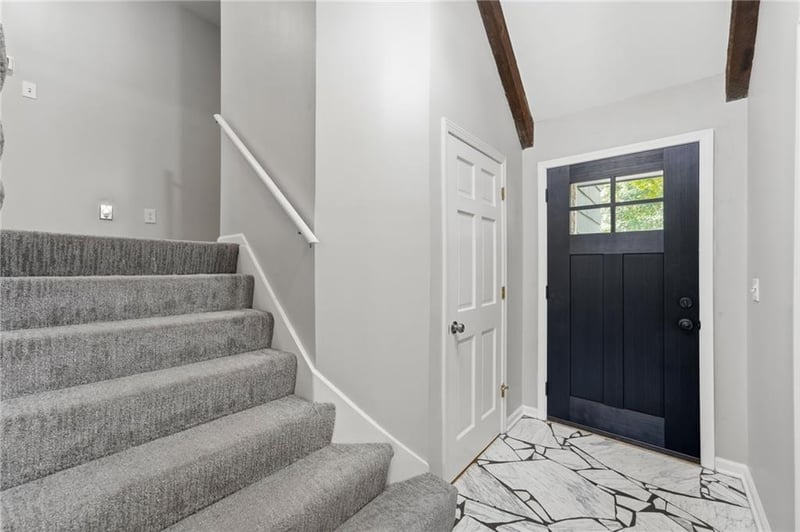 10713 W 98th St, Overland Park, KS 66214
