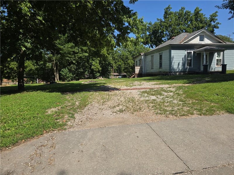 810 William St, Effingham, KS 66023