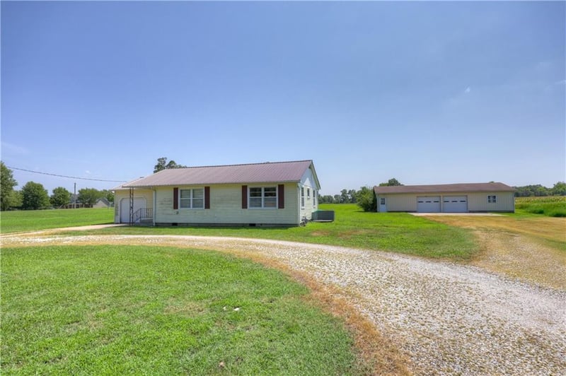 1030 Country Rd, Columbus, KS 66725