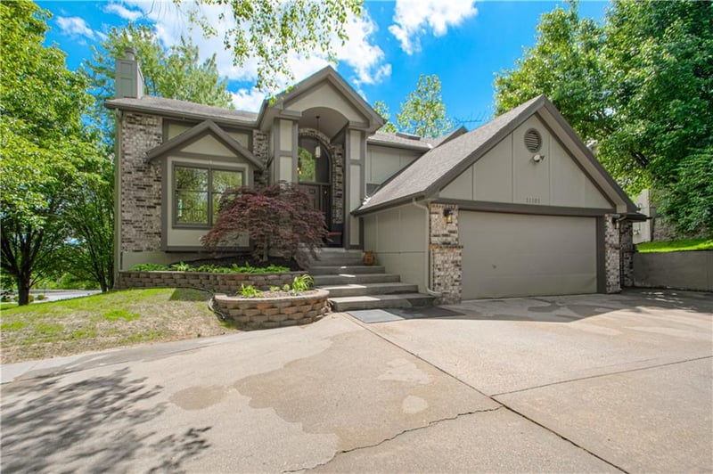 11101 55th St, Kansas City, MO 64152