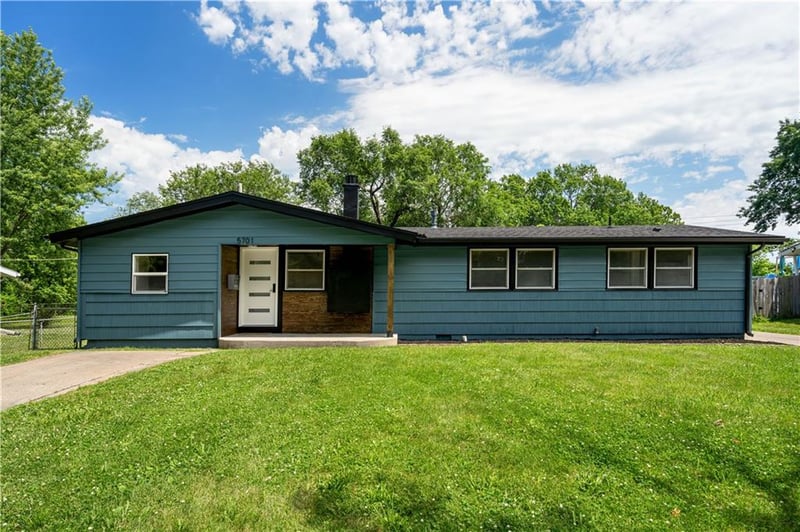 5701 Highland Ave, Gladstone, MO 64118