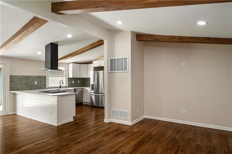 5701 Highland Ave, Gladstone, MO 64118
