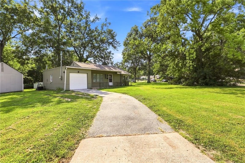 7400 Lamar Ave, Overland Park, KS 66204