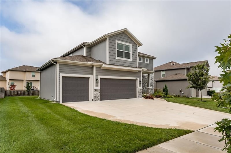 28601 162nd St, Gardner, KS 66030