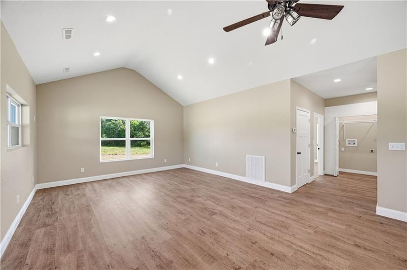17707 2200 Rd, Nevada, MO 64772