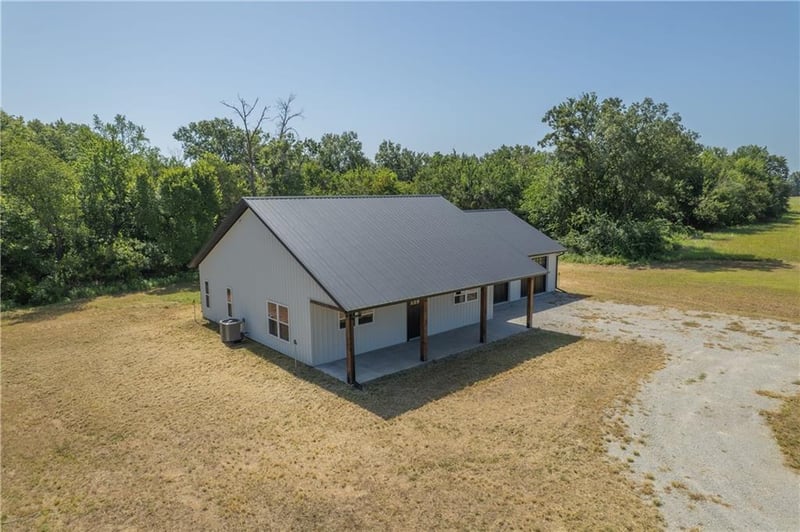 17707 2200 Rd, Nevada, MO 64772