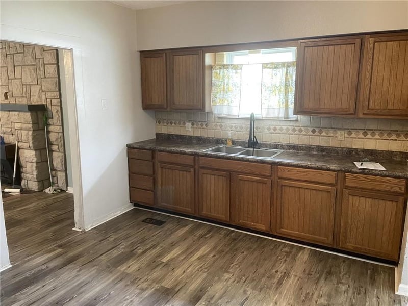 1107 Nelson St, Webb City, MO 64870