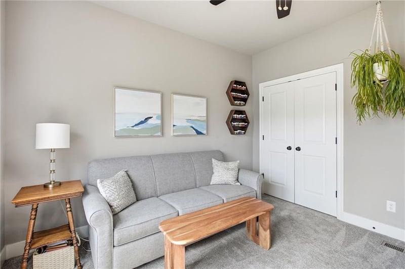 500 NE Hidden View Ln, Lee's Summit, MO 64086