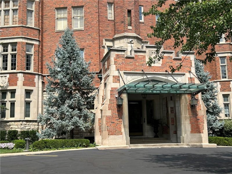 5049 Wornall Rd #1-E, Kansas City, MO 64112