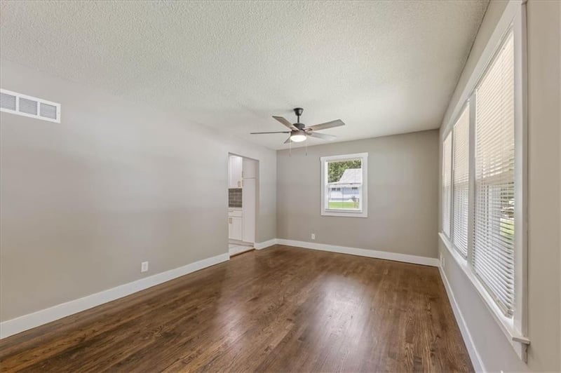 8116 Wayne Ave, Kansas City, MO 64131