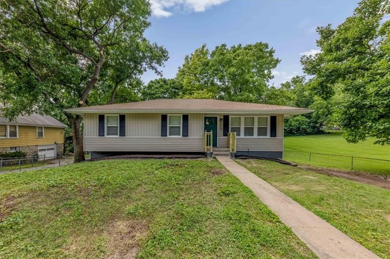 8116 Wayne Ave, Kansas City, MO 64131