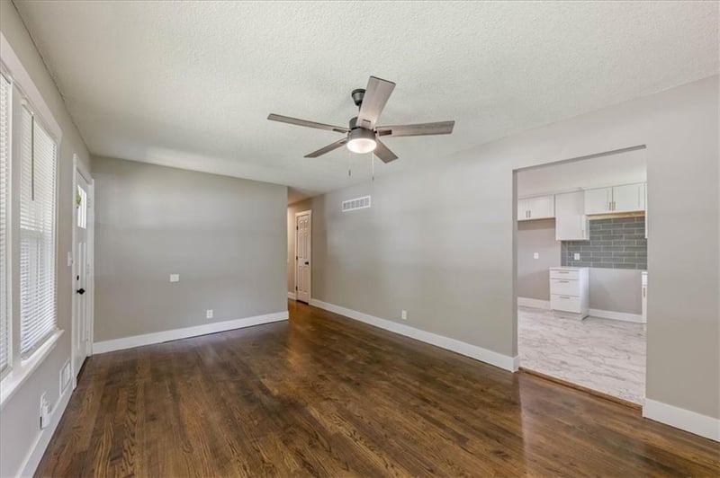 8116 Wayne Ave, Kansas City, MO 64131