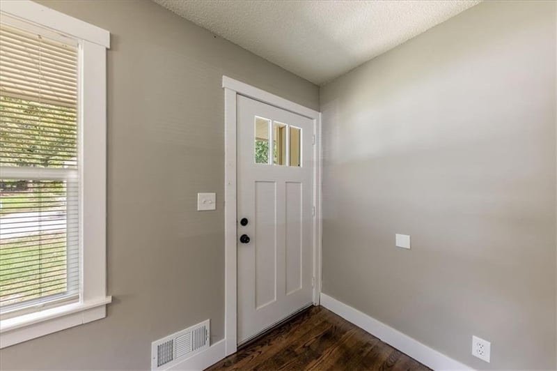 8116 Wayne Ave, Kansas City, MO 64131