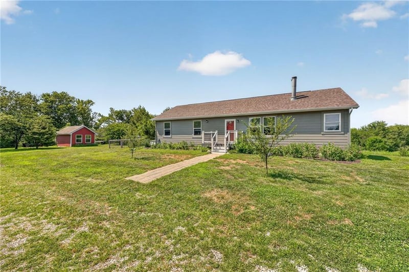 36500 339th St, Garden City, MO 64747