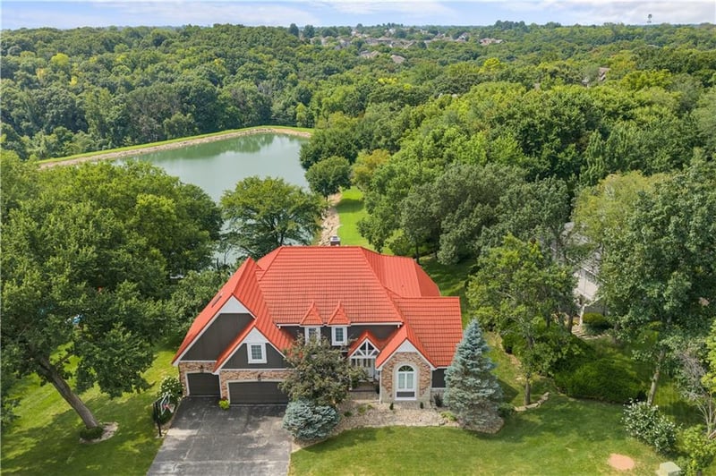 1105 Moss Point Rd, Lee's Summit, MO 64064