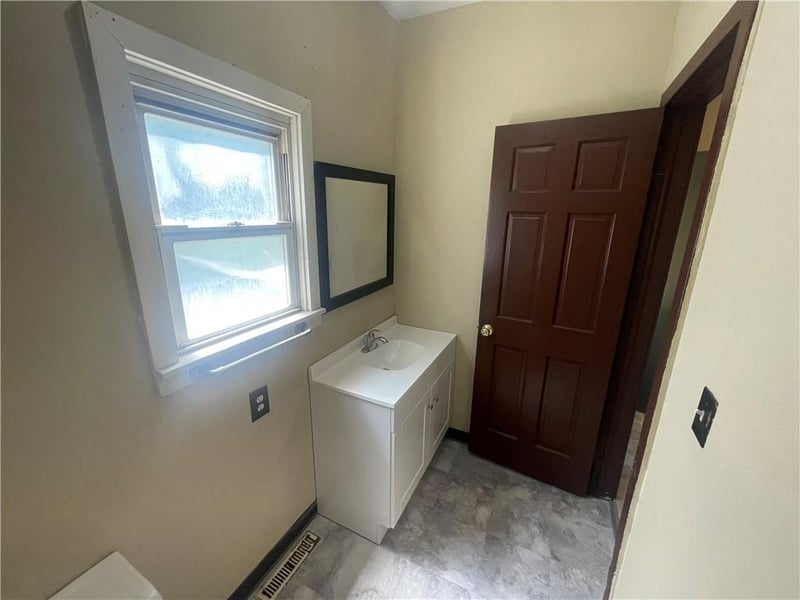 3907 9th St, Kansas City, MO 64127