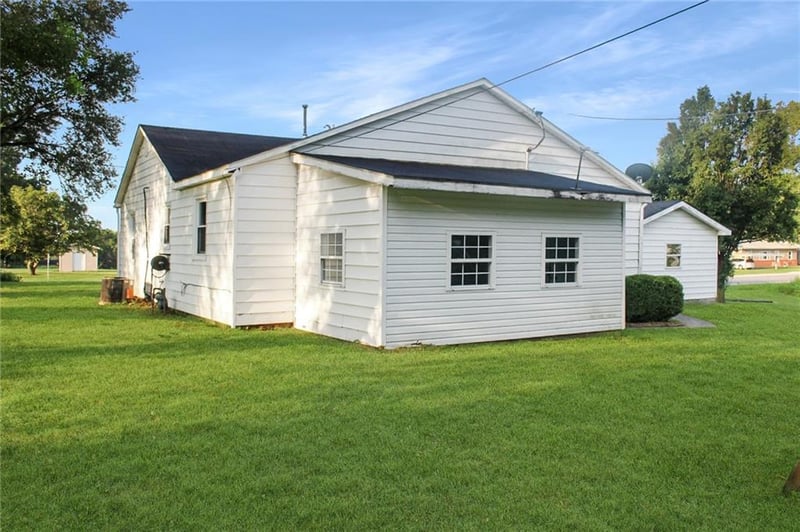 507 Walnut St, Waverly, MO 64096