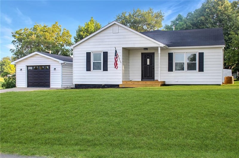 507 Walnut St, Waverly, MO 64096