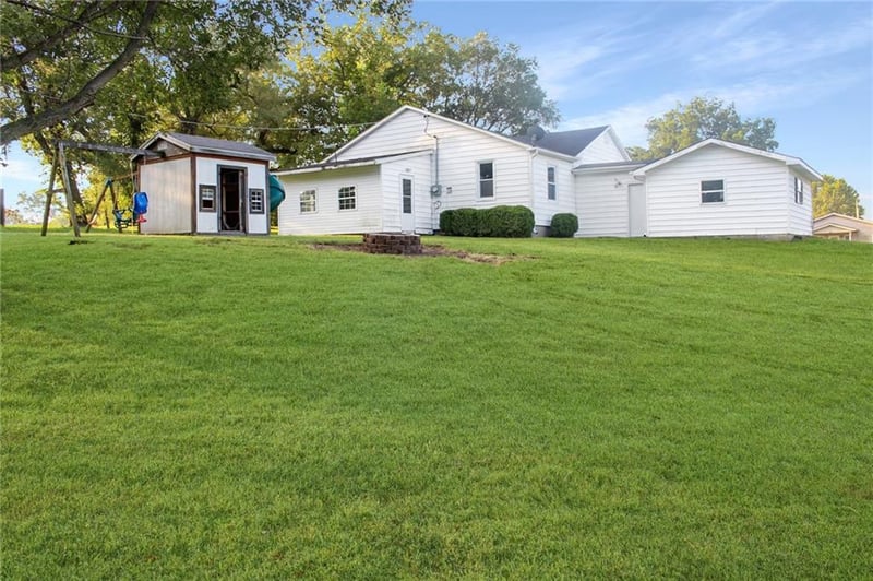 507 Walnut St, Waverly, MO 64096